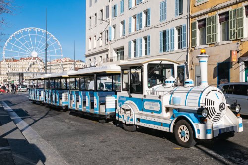 Kleiner Touristenzug in Marseille, Frankreich